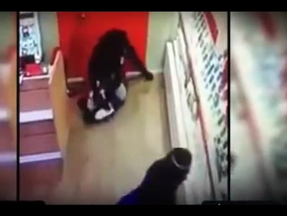 Shocking - Dangerous Robbery Caught on CCTV