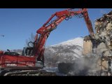 Amatrice (RI) - Terremoto, demolizione edificio (09.01.17)