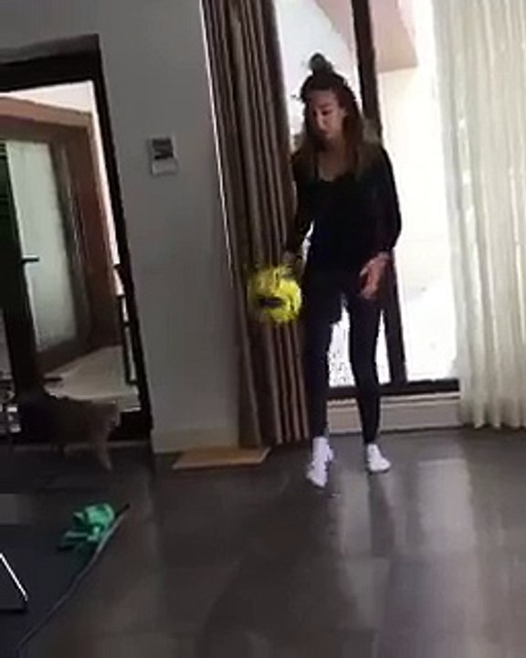 Van Persie'nin eşi Bouchra'dan futbol şov