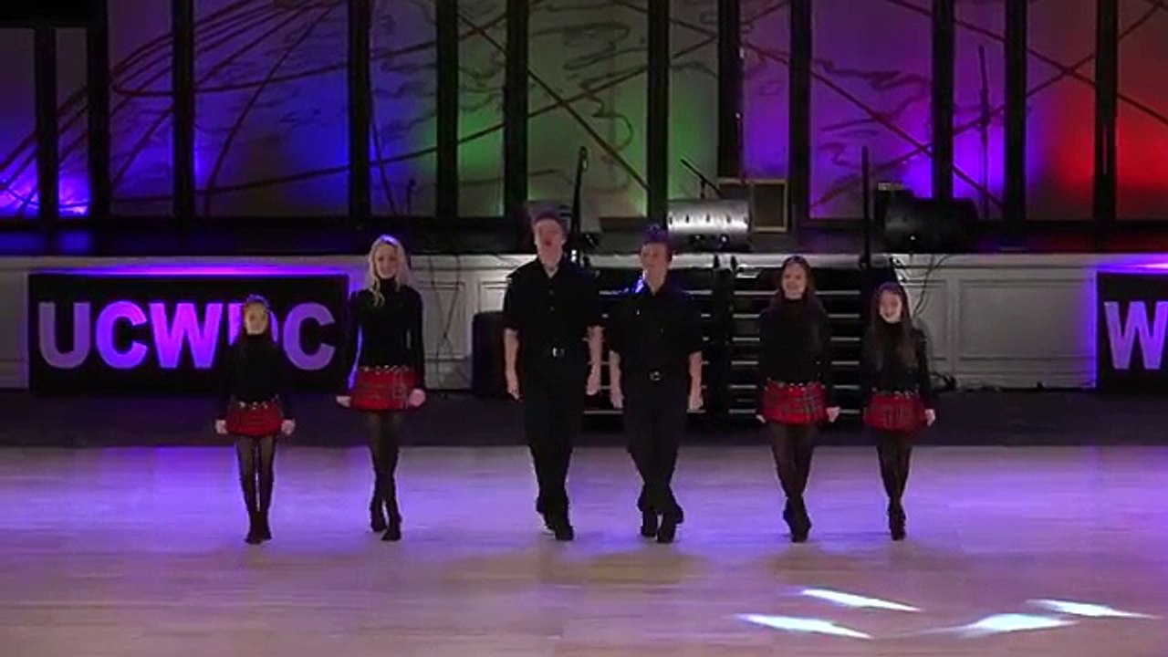 12 fraţi au intrat pe scenă… Apoi au SURPRINS pe toată lumea cu ceea ce a urmat!