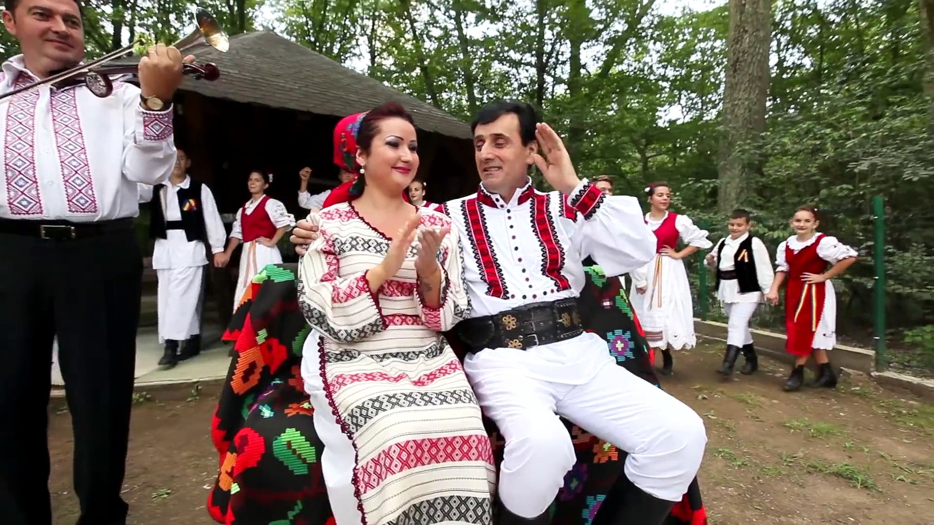 Aurel Turcas Vlaicu si Iuliana Tatar - Viata padurarului 2015 (2)