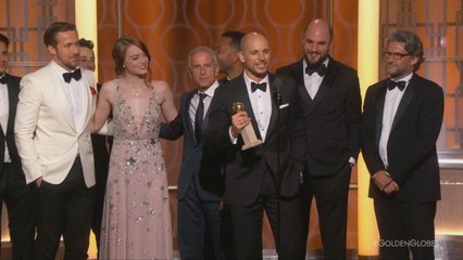 Descargar video: 'La La Land' sweeps the boards at The Golden Globe Awards while 'Moonlight' surprises