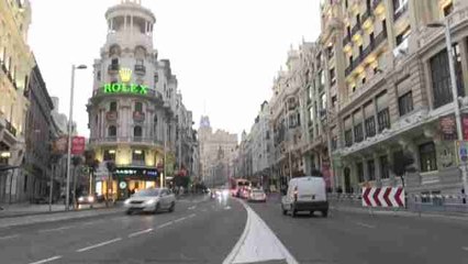 Los coches vuelven a circular por la Gran Vía