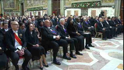 El papa condena el extremismo religioso y defiende la acogida de refugiados