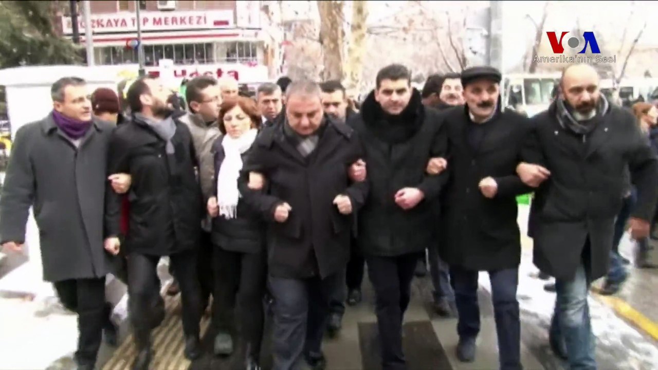 Başkanlık Sistemi Görüşmesi TOMA’lı Coplu Başladı