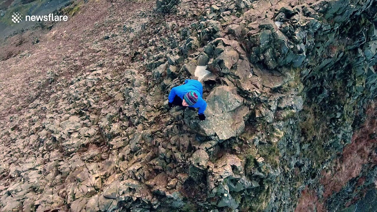 Daredevil speed-hikes across knife-edge ridge Crib Goch in Wales