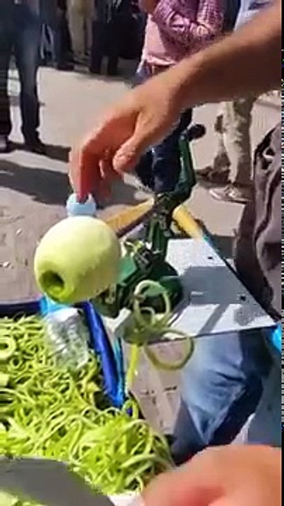 Amazing_Fruit_seller___Bezzati.com___2017