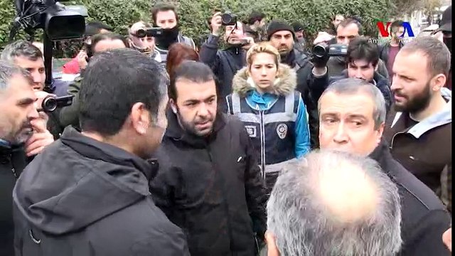 Heykel Protestosuna Polis Engeli