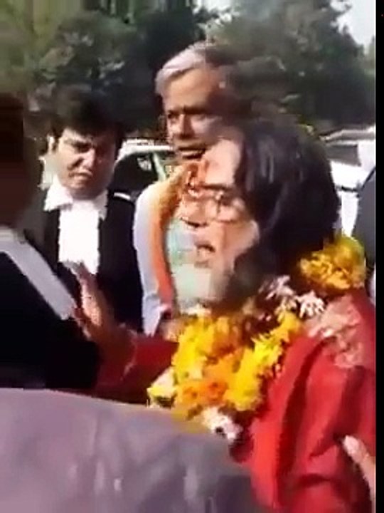 People Attacks on Swami Om after eviction bigg boss 10 must watch leaked 2