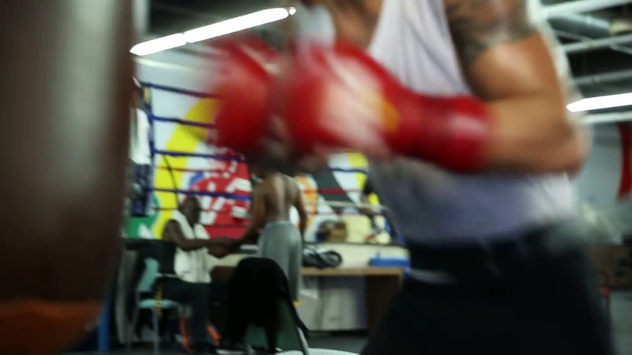 Oscar Valdez Heavy Bag Workout-jXJwrnvEjQQ