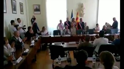 Election du maire et des adjoints de la municipalité Front national au Pontet.avi