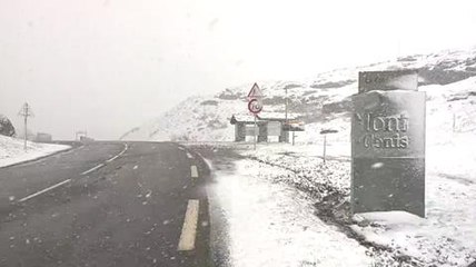 La neige tombe au col du mont Cenis...