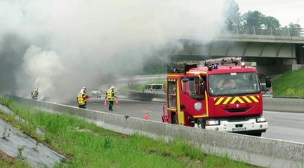 Saint-Didier-de-la-Tour : une voiture en flammes sur l'A43 et un dangereux nuage de...