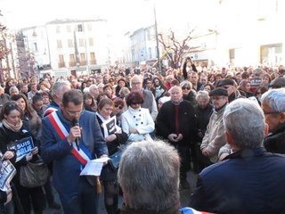 1 600 personnes rassemblees pour rendre hommage aux victimes des...