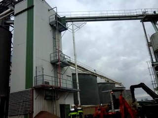 Un silo prend feu zone de la...