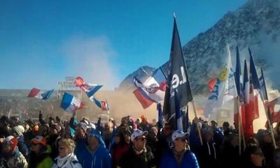 Les supporteurs tricolores derriere les...