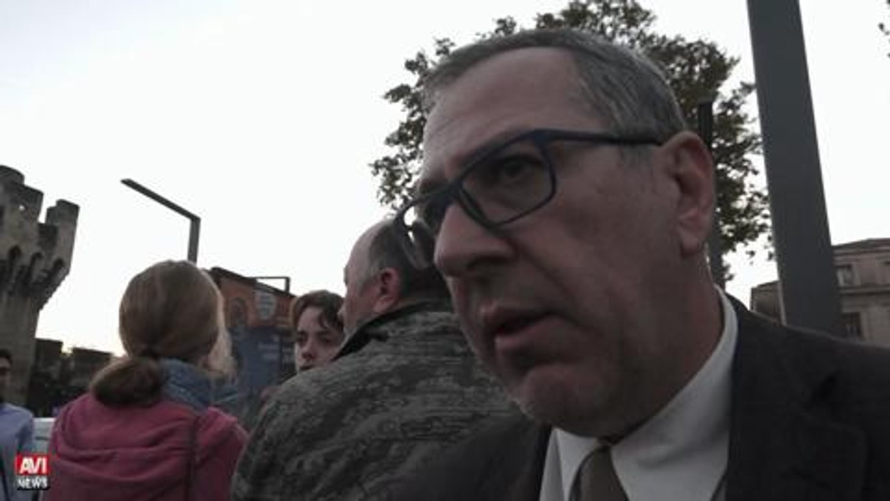 Avignon / Une marche silencieuse en hommage a Herve...