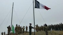 Ceremonie symbolique entre soldats de montagne francais et...