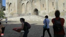 Avignon / Happening des intermittents sur les places de l'Horloge et du Palais des...