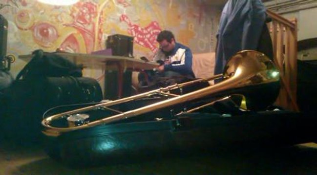 Grenoble : rap et fanfare a l'Amperage...