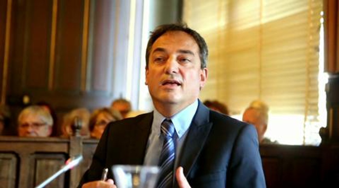 Valence: le maire presente...