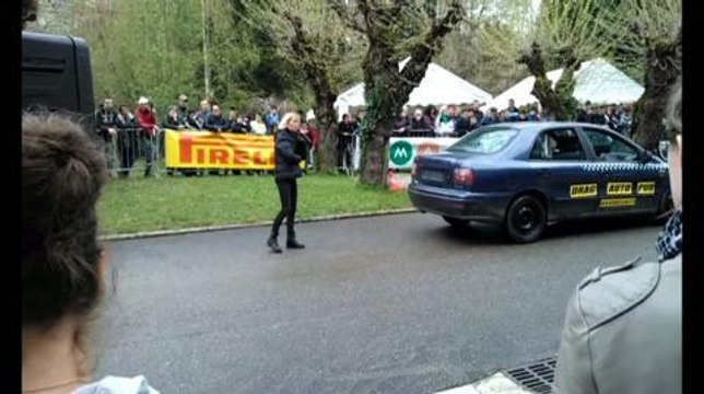 Securite routiere : un accident de la route en camera...