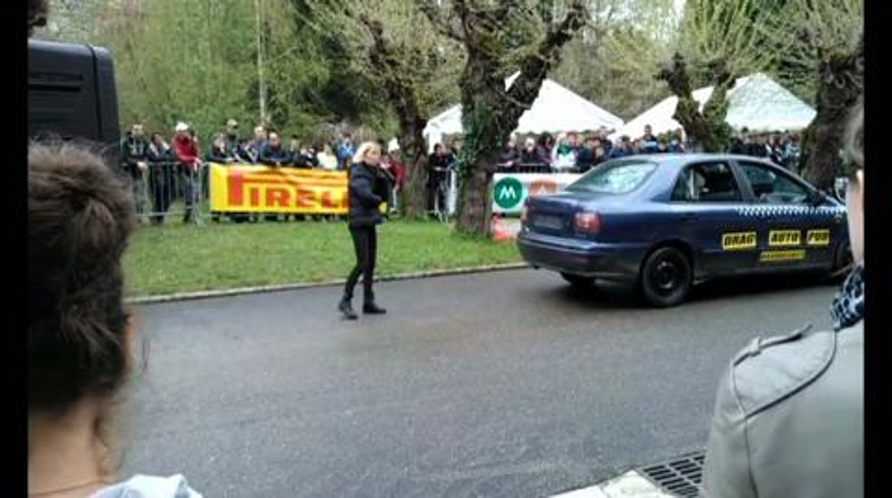 Securite routiere : un accident de la route en camera...