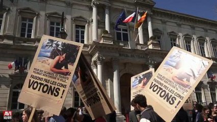 Olivier Py aux jeunes manifestants: "Vous etes l'Avignon que j'aime...