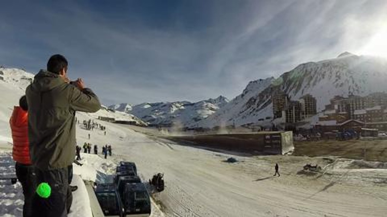 Saut le plus long du monde en voiture : l'accident de Guerlain Chicherit en...