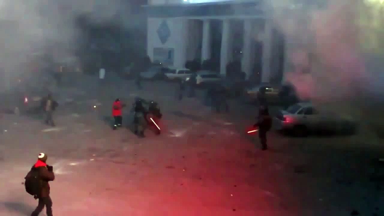 В Славянске разорвало БОМБОЙ  человека !!!!