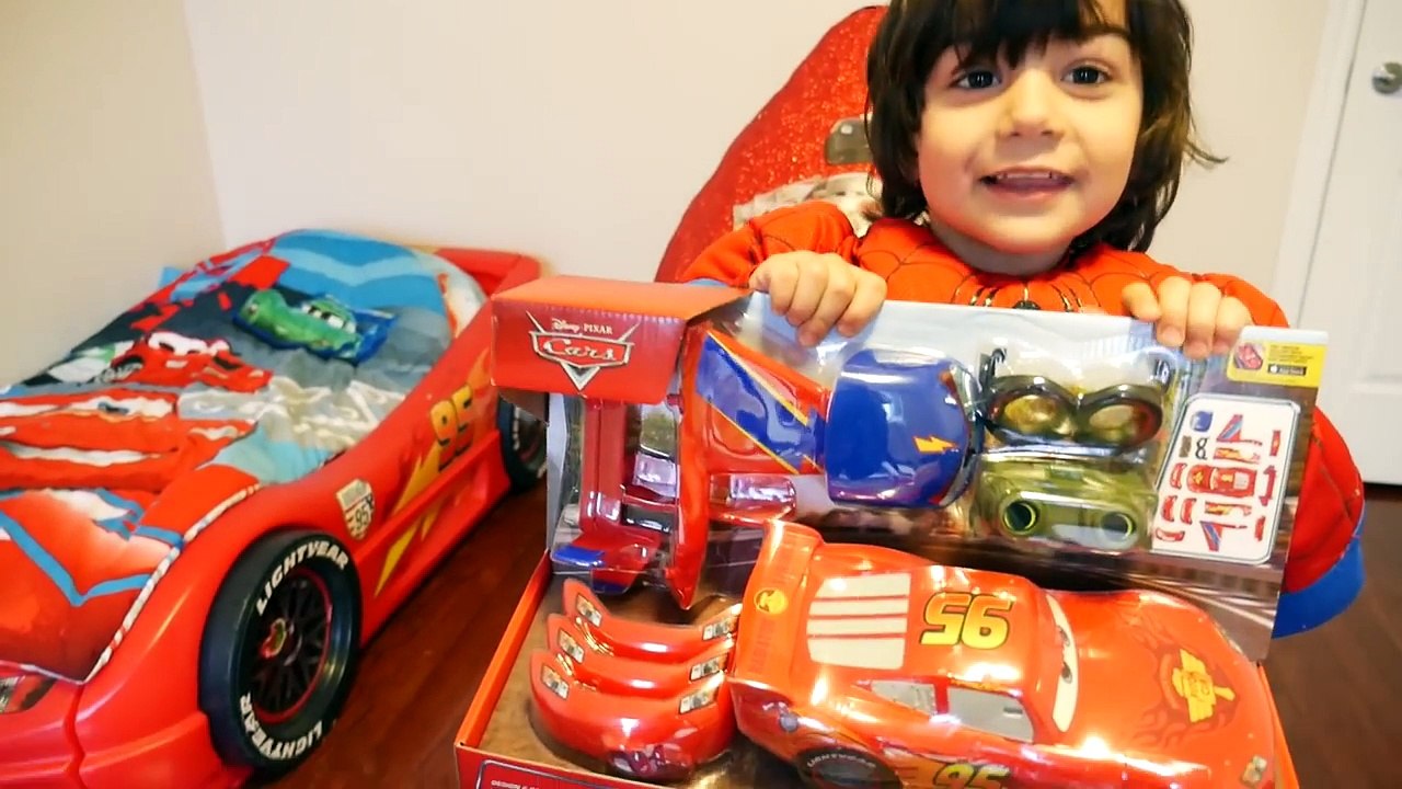 GIANT EGG SURPRISE OPENING Disney Cars Toys Lightning McQueen Kids Video Super Giant Surprise Egg
