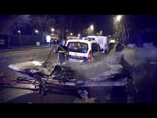 Un hors-bord en feu dans le parking souterrain d'un immeuble...