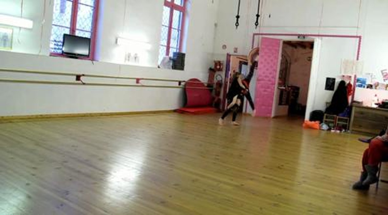 Les danseuses d'Entre filles repetent pour le grand...