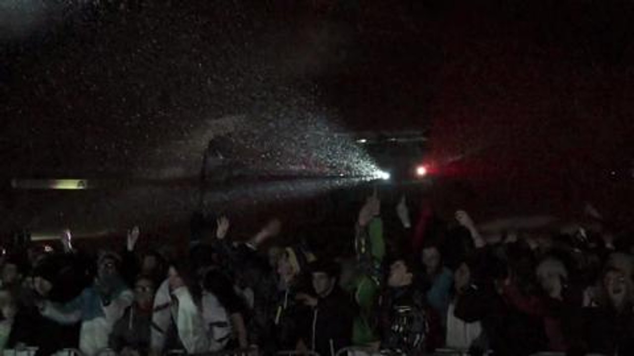 Meribel : 15 000 fetards ont danse sur les sons de DJ...