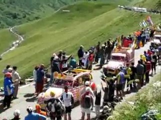 les images de la caravane dans les premiers lacets du galibier