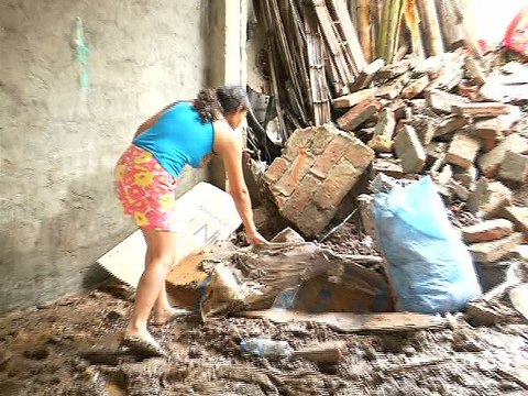 Casa familiar se desmoronó debido a las fuertes lluvias en Guayaquil