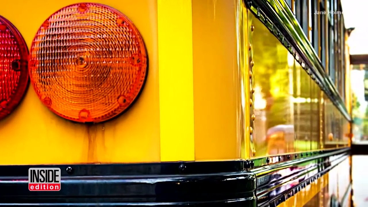 Bus Driver Fired For Dropping 6-Year-Old Girl Off On Side Of Busy Road-JTm9ior7lX8