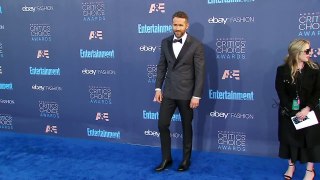 Critics Choice Awards Fashion 2016 Arrivals - Ryan Reynolds, Denis Villeneuve, Kaley Cuoco-4vtGlVcPG1g