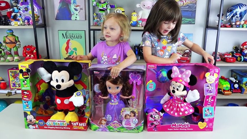 Minnie mouse hotsell roller skating doll