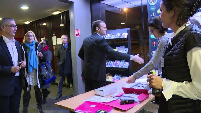 France's political maverick Macron sets sights on Elysée