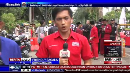 Polisi Pisahkan Kerumunan Massa Pro dan Kontra Ahok