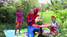 АРБУЗ ЧEЛЛЕНДЖ взрываем арбуз резинками Ярослава, Игорек, Spiderman Exploding Watermelon Challenge