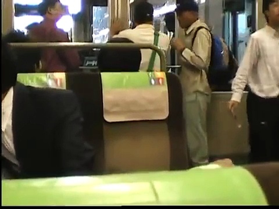【衝撃音あり】JR京都駅で人身事故発生の瞬間　新快速-x_fhhrNwZiY