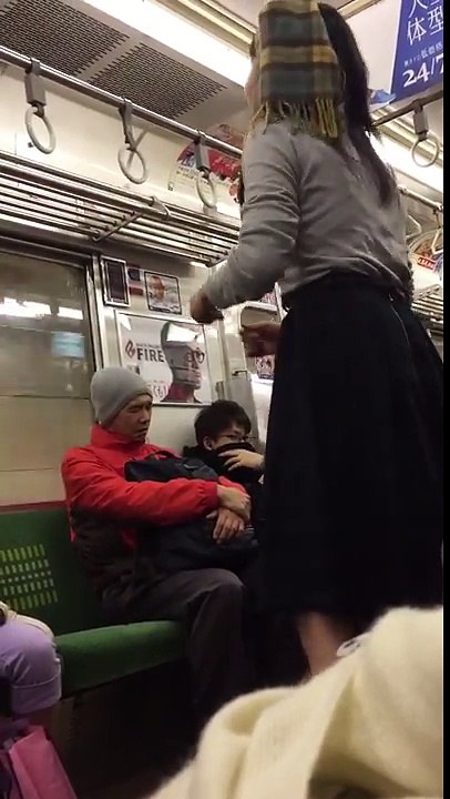 【迷惑】武蔵野線で熱唱する女性　A crazy woman to Japanese train !! Musashino Line-rLbVM7NH6bQ