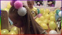 BALLOON SHOW Мальчик и девочка Эпично взрывают воздушные шарики Детское видео #Игрушки