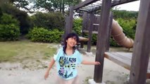 公園で遊ぶ小学生-hNxnTtefjgY