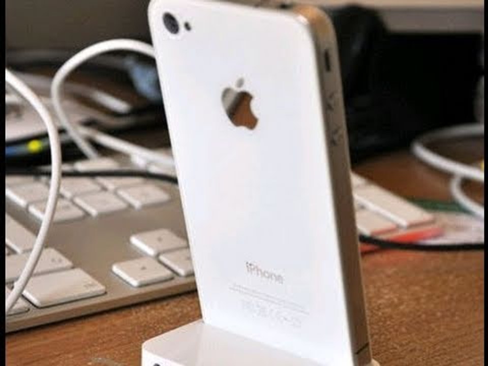White iPhone 4 - Do You Care?