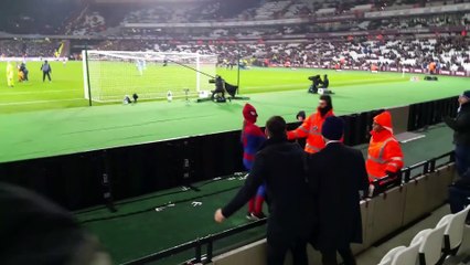 Quand Spiderman débarque sur le terrain pendant le match West ham vs Man City