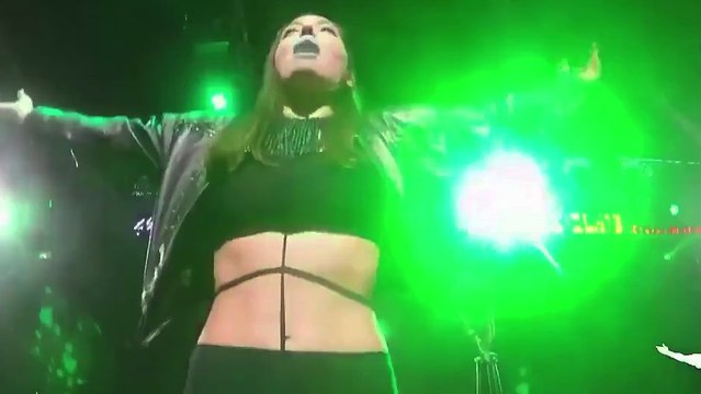 DJ Mari Ferrari perd ses faux seins