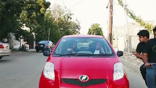 Save Your Mobile From Snatching – Check out Zaid Ali’s Hilarious TIP